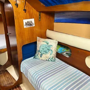 Hotel en barco Hermes, Caleta de Sebo
